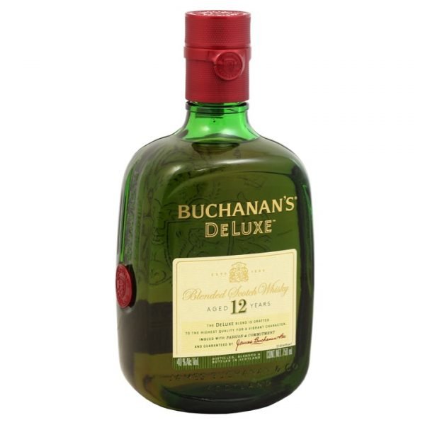 Buchanan's 12 años de lujo whisky escocés, el acompañante perfecto para una velada de lujo en un motel con jacuzzi en Bucaramanga.