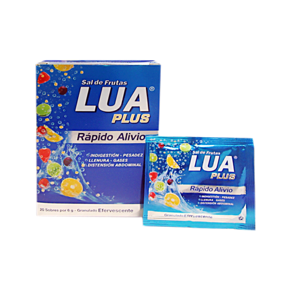 Lua Plus Fruit Salt en caja y sobre sobre un fondo blanco puro en un motel de Bucaramanga, insinuando beneficios para la digestión.